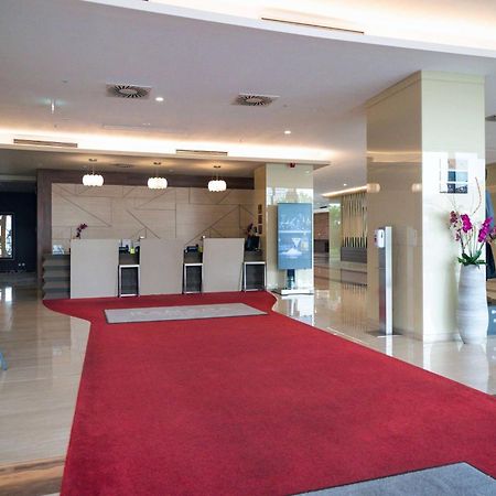 Hotel Ramada Plaza Craiova Exterior foto