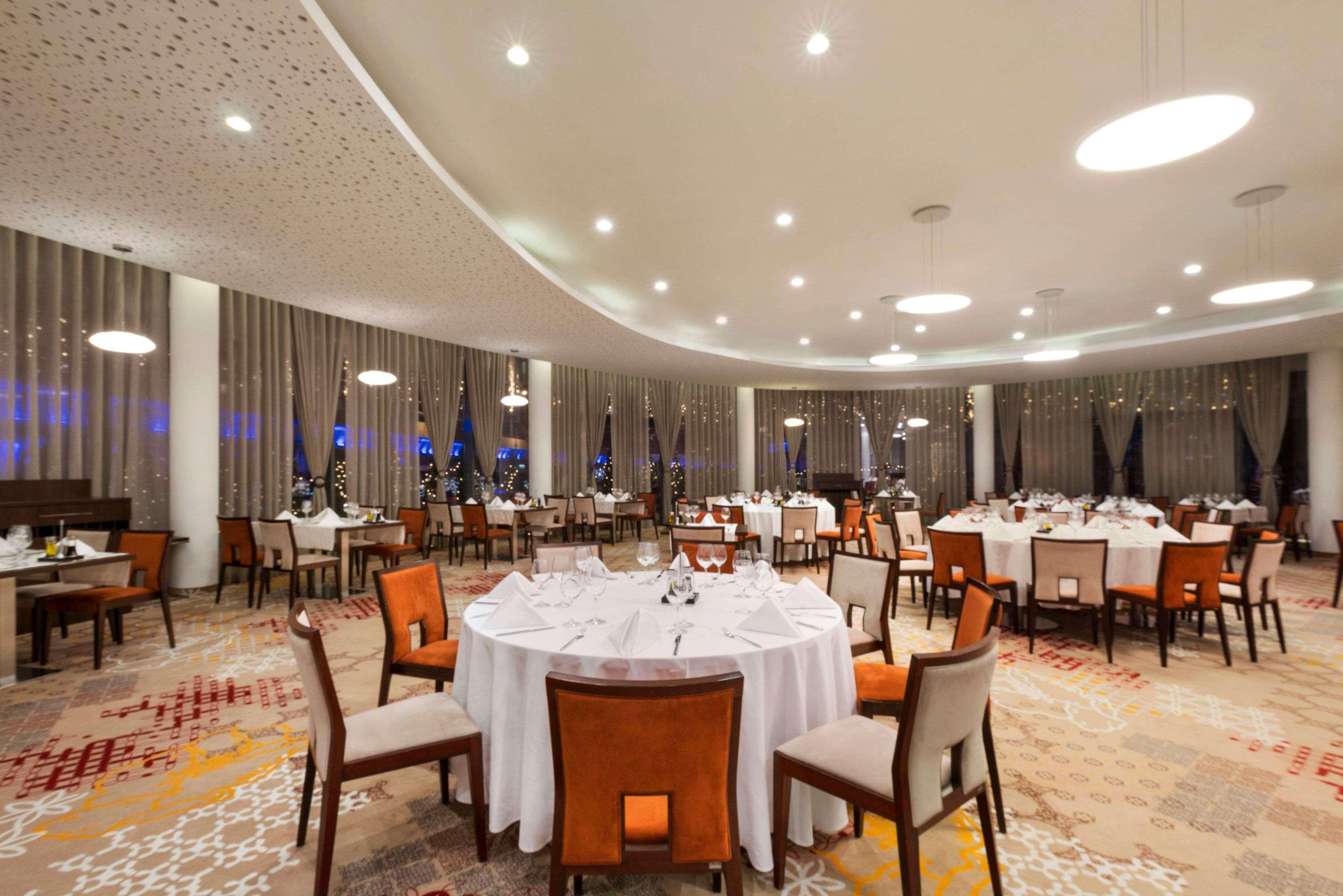 Hotel Ramada Plaza Craiova Exterior foto