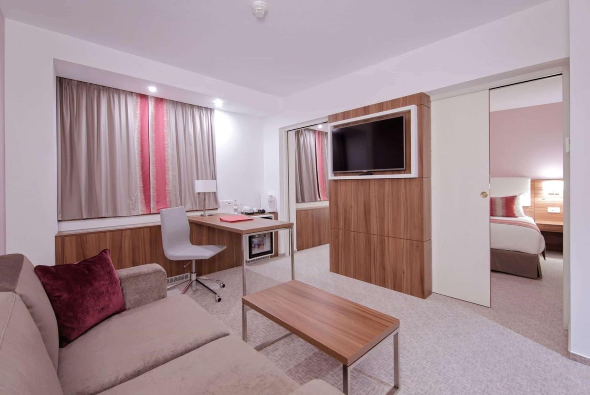 Hotel Ramada Plaza Craiova Exterior foto