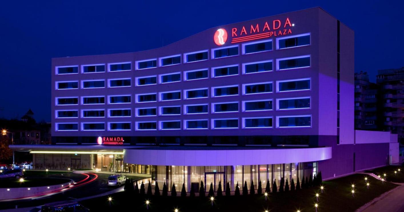 Hotel Ramada Plaza Craiova Exterior foto