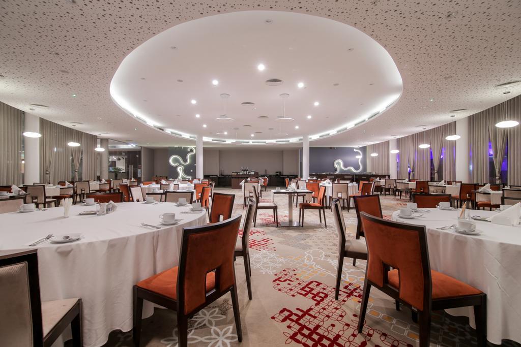 Hotel Ramada Plaza Craiova Exterior foto