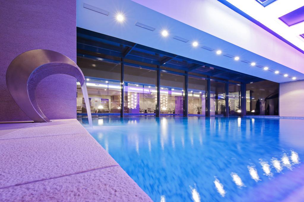 Hotel Ramada Plaza Craiova Exterior foto